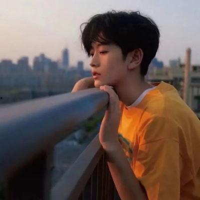 娱乐吃瓜头像男真人版,揭秘网络红人的真实面貌  第3张