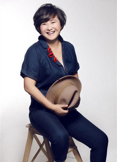 娱乐吃瓜君贾玲,娱乐吃瓜界的“瓜王”，揭秘娱乐圈幕后故事  第2张