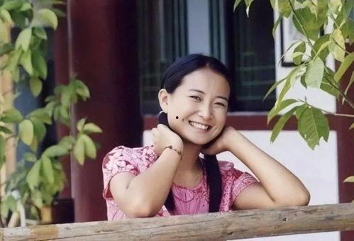 娱乐吃瓜君贾玲,娱乐吃瓜界的“瓜王”，揭秘娱乐圈幕后故事  第3张