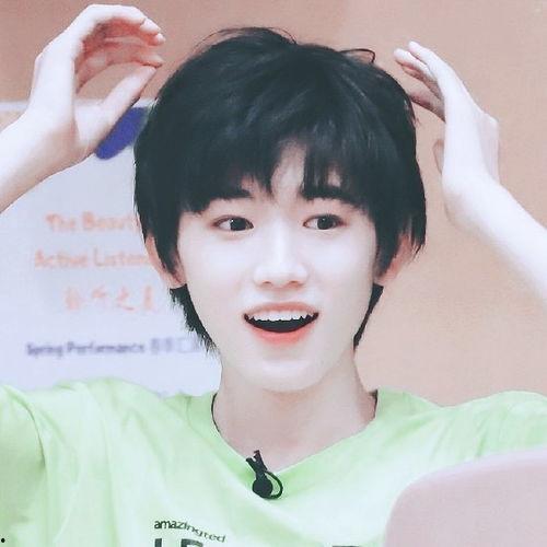 爆料宋亚轩和朋友合照视频,温馨瞬间引网友热议 第2张 爆料宋亚轩和朋友合照视频,温馨瞬间引网友热议 第2张