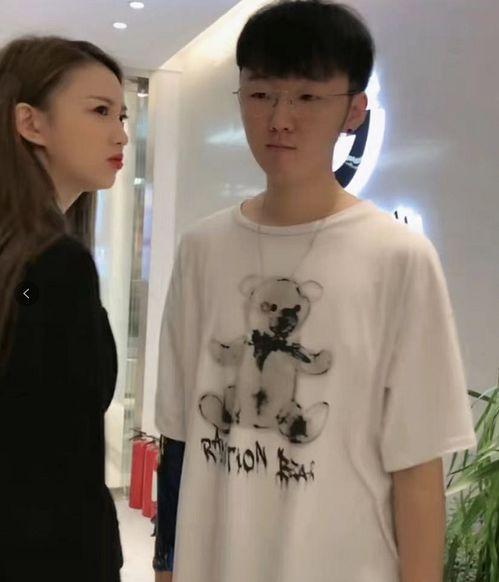 女网红被前任爆料了视频,真相背后引热议！